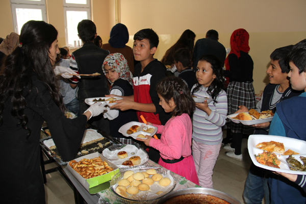 Şemdinli’de engelliler yararına kermes