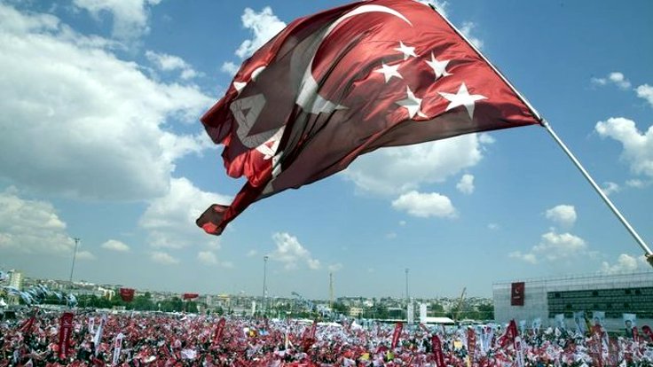 Ankara’da Saadet Partisi bayrakları indirildi