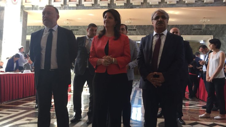 HDP eş başkanları kayıt yaptırdı: Meclis çalışmaları eksik başlayacak!