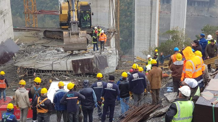 Viyadük inşaatında beton blok düştü işçiler enkaz altında