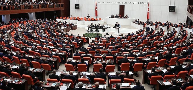 KHK’li vekillerin özgeçmişi Meclis albümüne sığmadı!