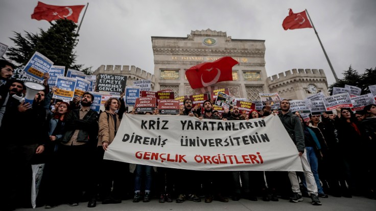 Beyazıt Meydanı’nda protesto: YÖK kapatılsın