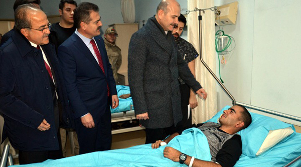 İçişleri Bakanı Soylu, Hakkari’de yaralı askerleri ziyaret etti