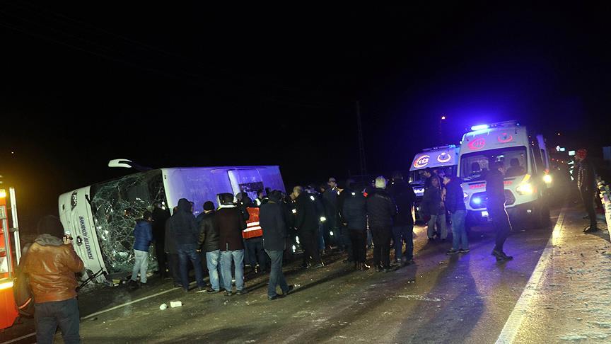 Cenaze dönüşü feci kaza: 2 kişi öldü, 15 kişi yaralandı