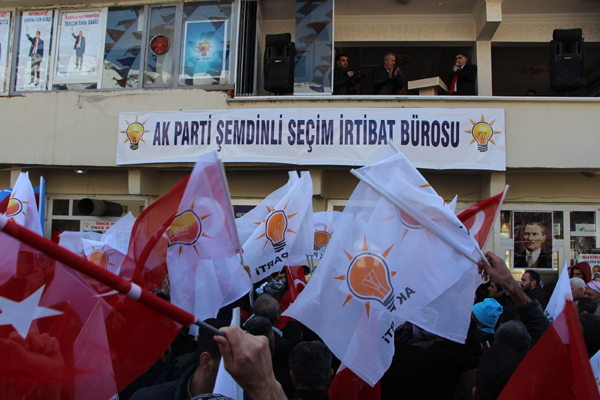 Şemdinli’de AK Parti seçim bürosu açıldı