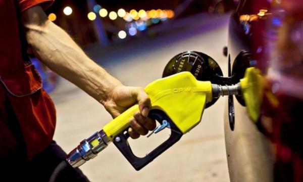 Benzine 27 kuruş zam yapıldı