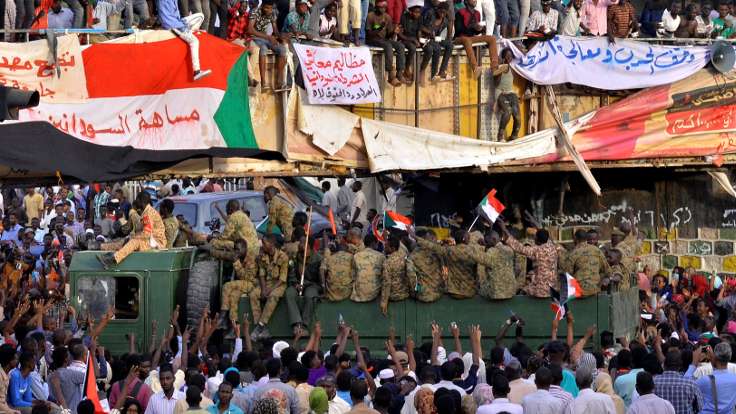 Sudan’da eski hükümet üyeleri tutuklandı