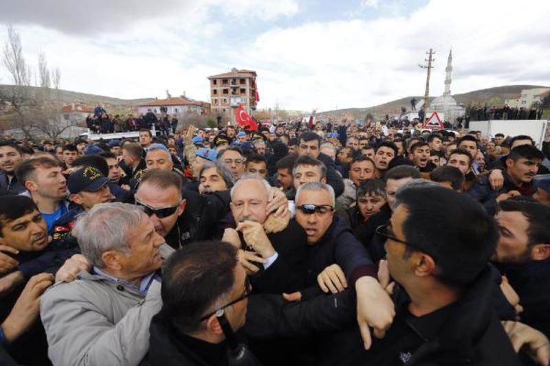 Kemal Kılıçdaroğlu’na asker cenazesinde saldırı