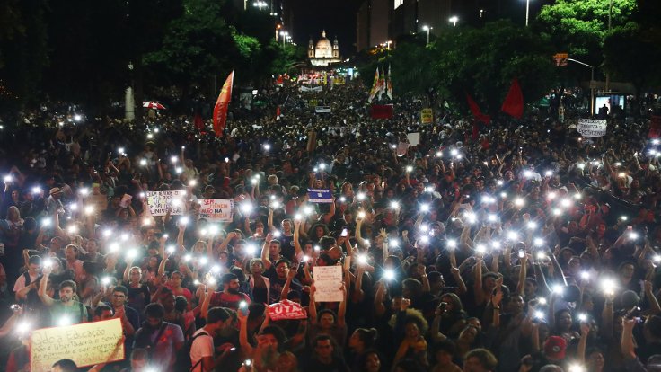 Brezilya’da onbinler Bolsonaro’ya karşı sokakta