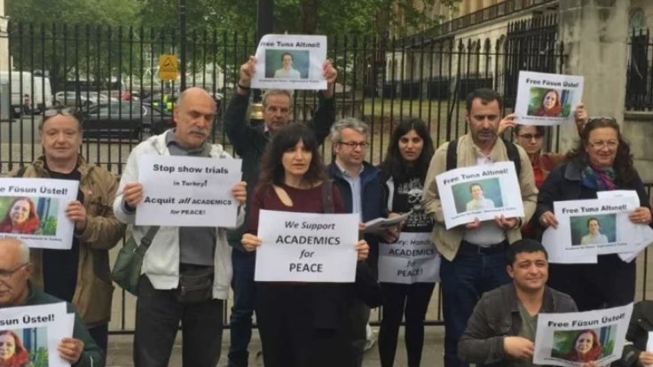 Londra’da tutuklu Barış Akademisyenlerine destek
