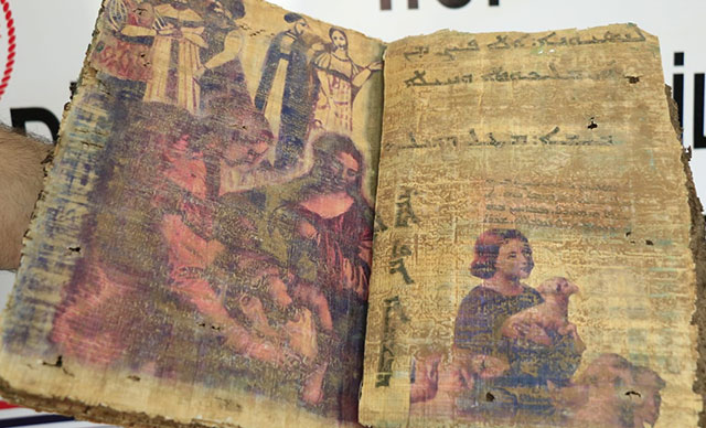 Diyarbakır’da 1400 yıllık dini motifli kitap ele geçirildi