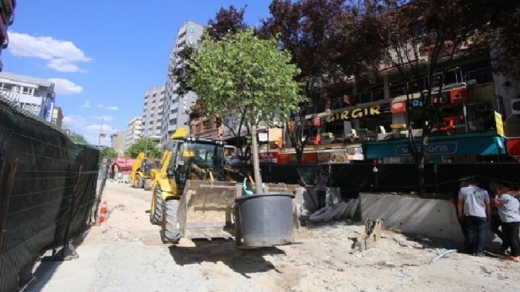 26 bin liralık ağaçlar ibret için Kızılay’a dikildi