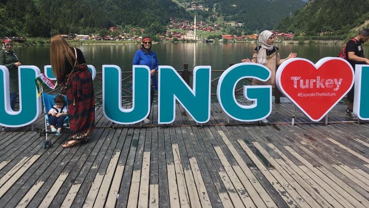 Trabzon’da Kürdistan atkısıyla fotoğraf çektiren turistlere saldırı