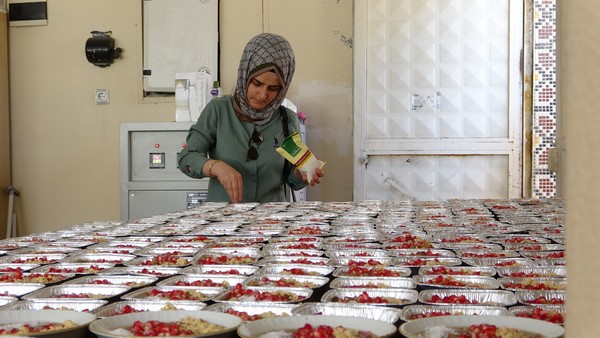 Şemdinli Aile Destek Merkezi’nden 400 kişiye aşure ikramı