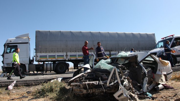 Bitlis’te trafik kazası: 1’i bebek 3 kişi hayatını kaybetti