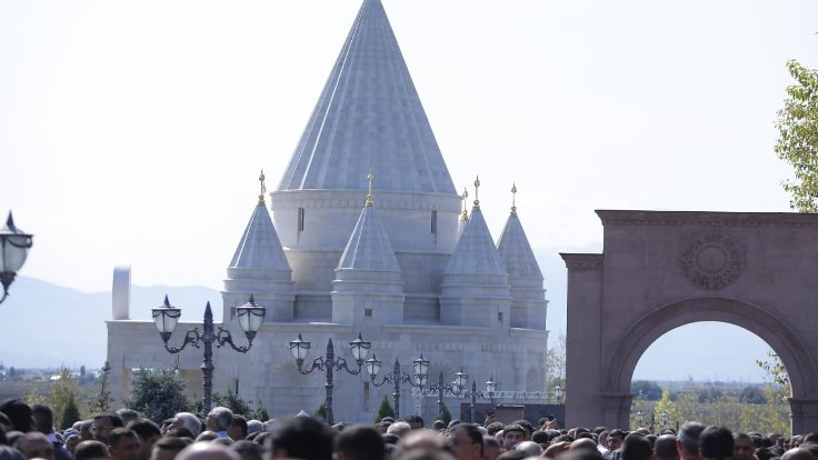 Dünyanın en büyük Ezidi tapınağı Ermenistan’da açıldı