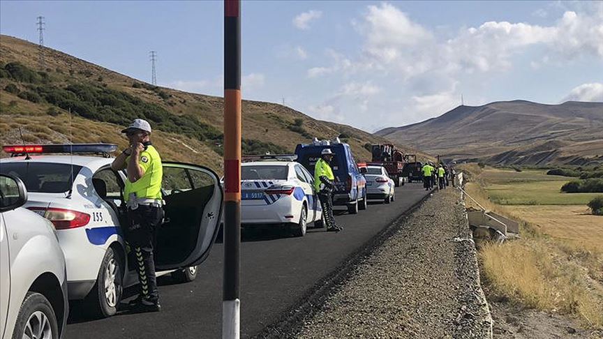 Erzurum’da trafik kazası: 2’si çocuk 5 kişi hayatını kaybetti