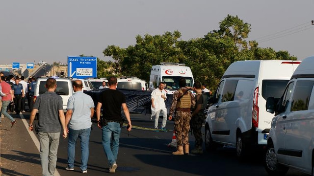 Şanlıurfa’da otomobile silahlı saldırı: 3 ölü