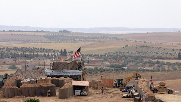 ABD, Kobani’de terk ettiği üssü bombaladı