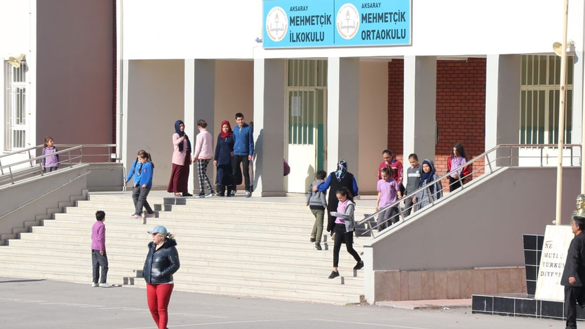 Otizmli öğrencileri attırmak muhtarın seçim vaadi çıktı