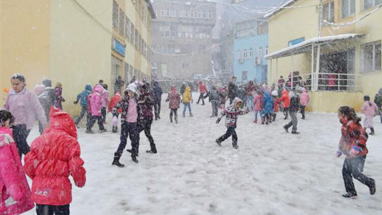 Van’da eğitime kar tatili