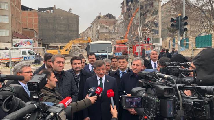 Davutoğlu: Deprem için toplanan her kuruş deprem için harcanmalı