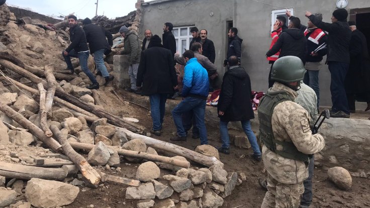 İran’da 5,8’lik deprem, Van’da yıkım: 8 ölü