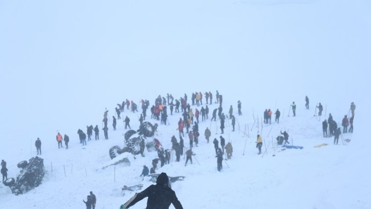 Ekipler çığ yerine gidemedi