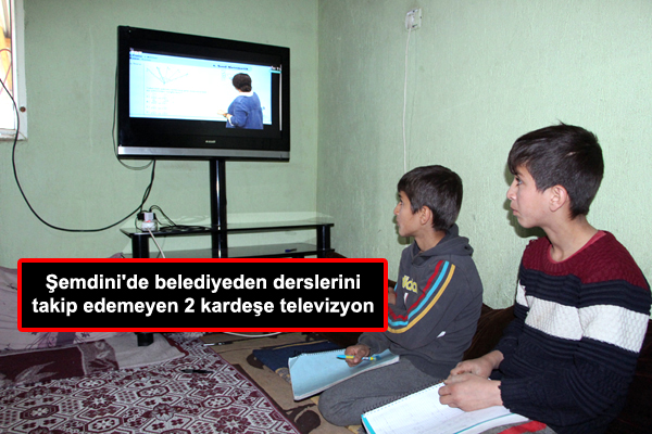 Şemdini’de belediyeden derslerini takip edemeyen 2 kardeşe televizyon