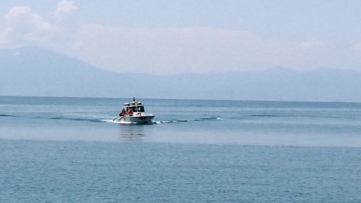 Van’daki faciada hedef, tekneyi sığ suya çekmek