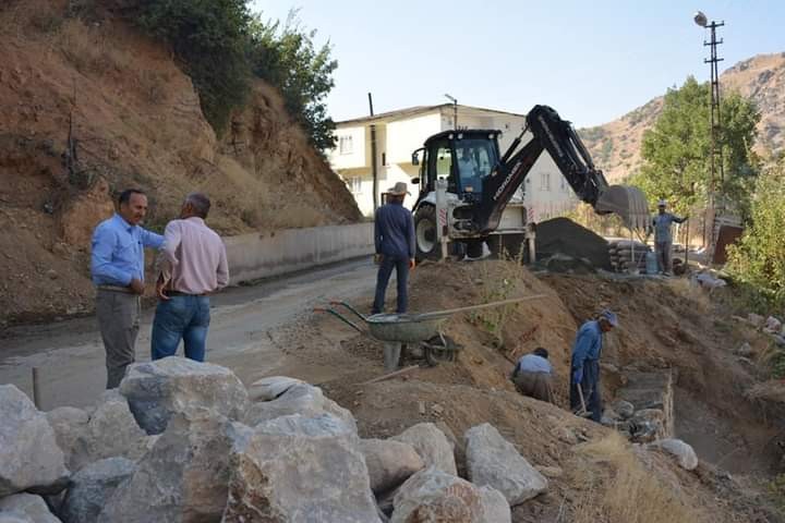 Şemdinli Belediyesinden yol yapım çalışması