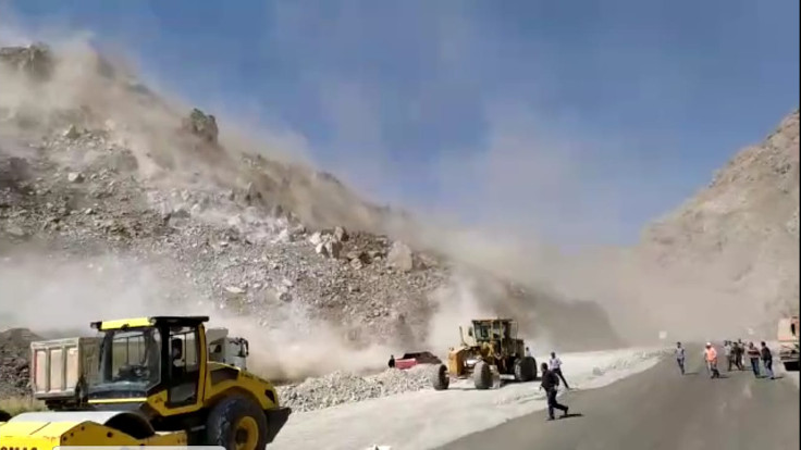 Hakkari-Van karayolunda heyelan