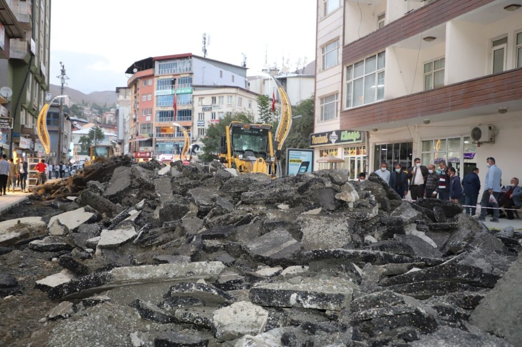 Cumhuriyet caddesinde asfalt hazırlıkları başladı