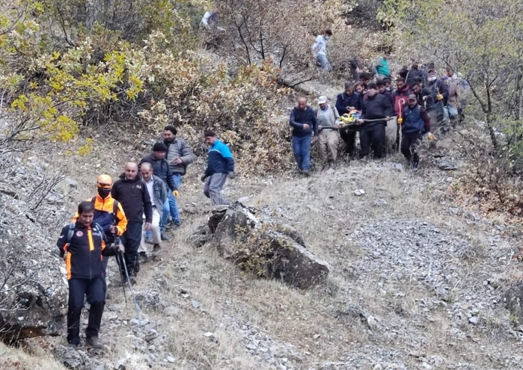 Hakkari’de dağda düşen 1 kişi hayatını kaybetti