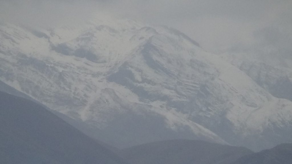 Yüksekova’nın dağları beyaz gelinliğini giydi