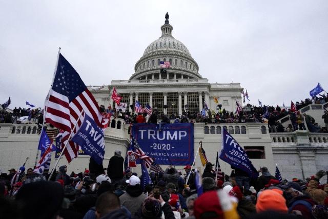 ABD’de kaos: Trump destekçileri Kongre binasını bastı, 4 kişi öldü