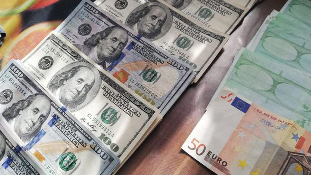 Dolar ve euro ayın son işlem gününe nasıl başladı?