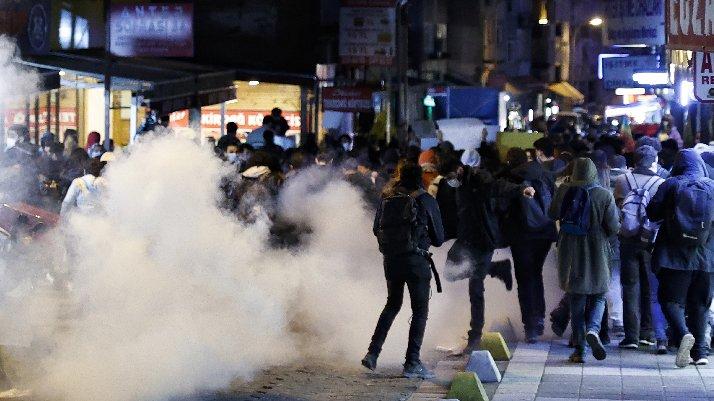 Kadıköy’deki Boğaziçi eylemine katılan 4 kişi tutuklandı 1 kişiye ev hapsi verildi