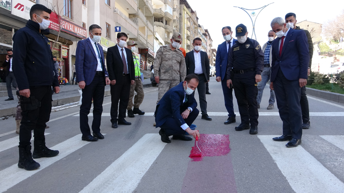 Şemdinli’de ‘Yayalar kırmızı çizgimizdir’ farkındalık çalışması yapıldı