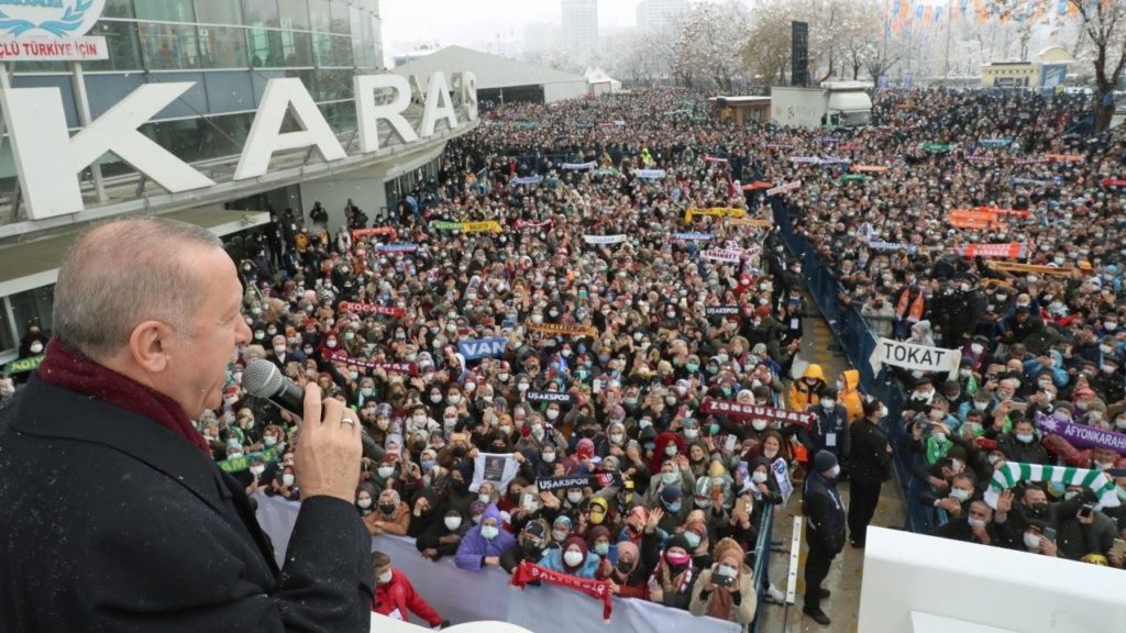 75 kişiye çıkartılan AK Parti MKYK’da 47 yeni isim