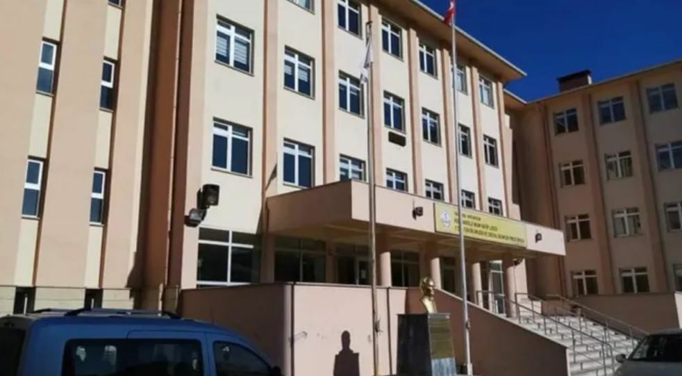 Trabzon’da bir imam hatip lisesi ve 15 hane karantinaya alındı