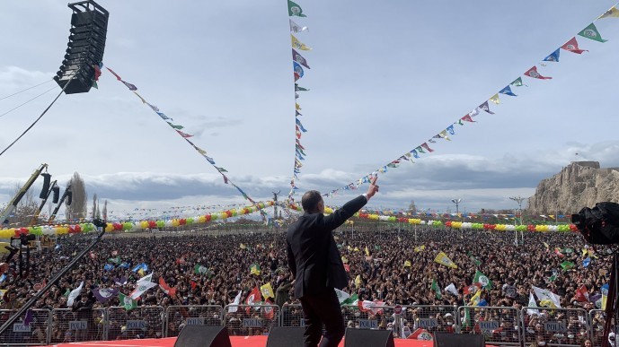 Van Newrozu’nda konuşan Temelli: Barışın yolu İmralı’dan geçer