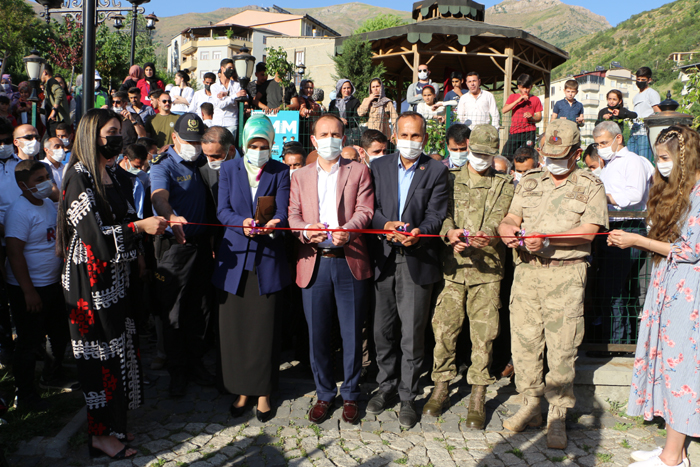 Şemdinli’de ‘Hayat Boyu Öğrenme’ sergisi açıldı