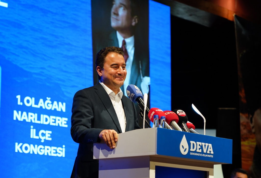 Babacan: Döviz rezervlerini seçimden önce milleti aldatmak için sattılar