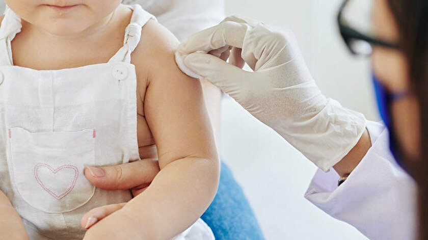İzmir’de bebeklerine Covid-19 aşısı yapıldığını öne süren aileden suç duyurusu