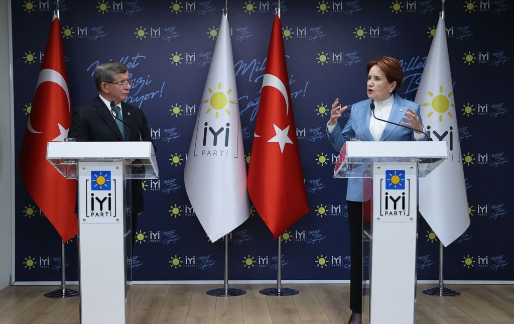 Akşener ile Davutoğlu görüştü: Ayağınızı denk alın