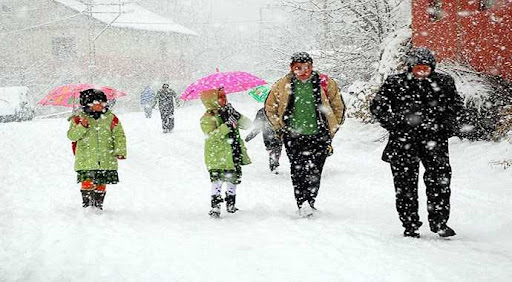 Şemdinli’de okullar yarım gün tatil edildi