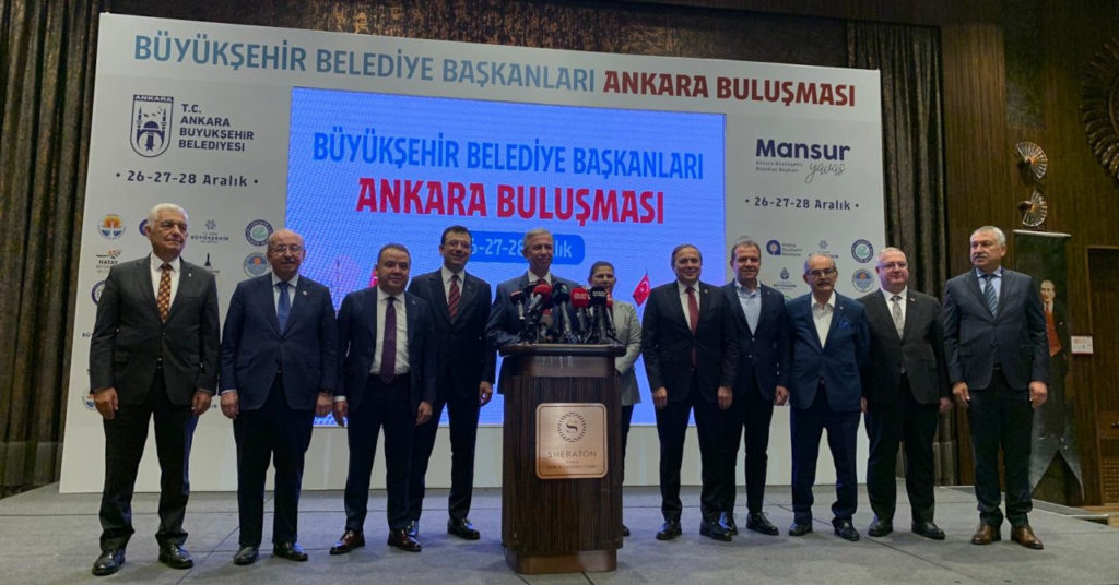 CHP’li 11 başkandan deklarasyon: İthamlara karşı tek yürek olacağız