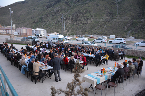 Şemdinli’de sağlık çalışanları iftarda bir araya geldi