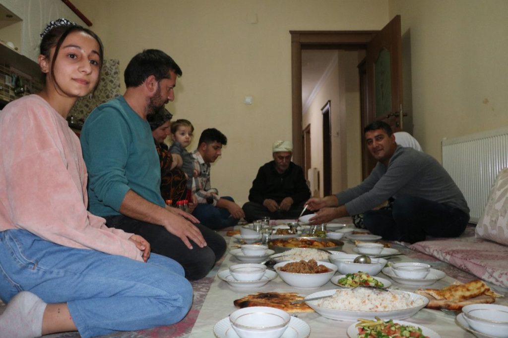 Türkiye’de ilk iftar Şemdinli’de açıldı